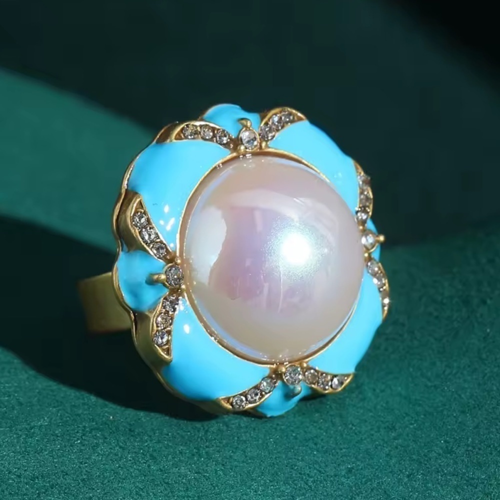 Royal Heirloom Ring Lustrous Pearl in Turquoise Petals & Golden Brilliance - Picture 3 of 8